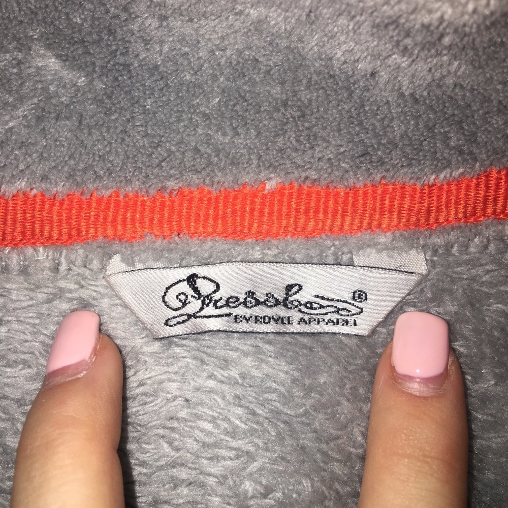 Clothes - Picture 4 of 7